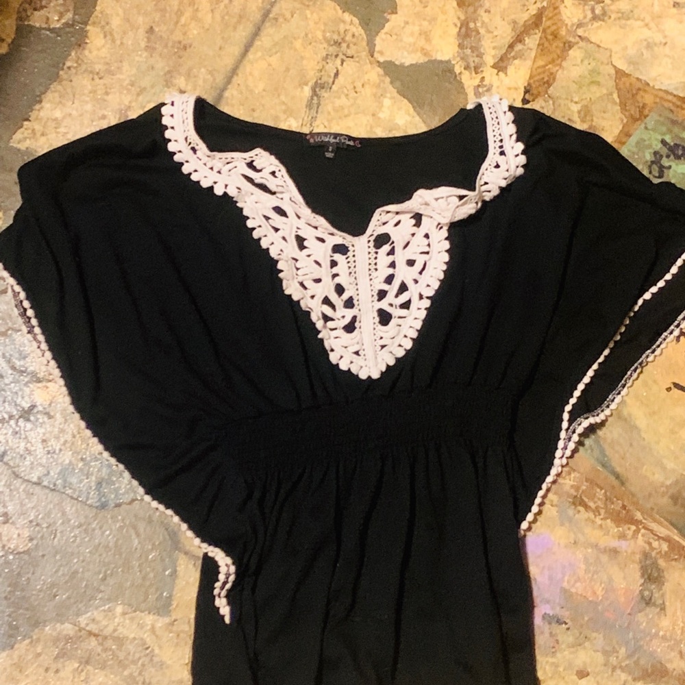 Trendy top never worn